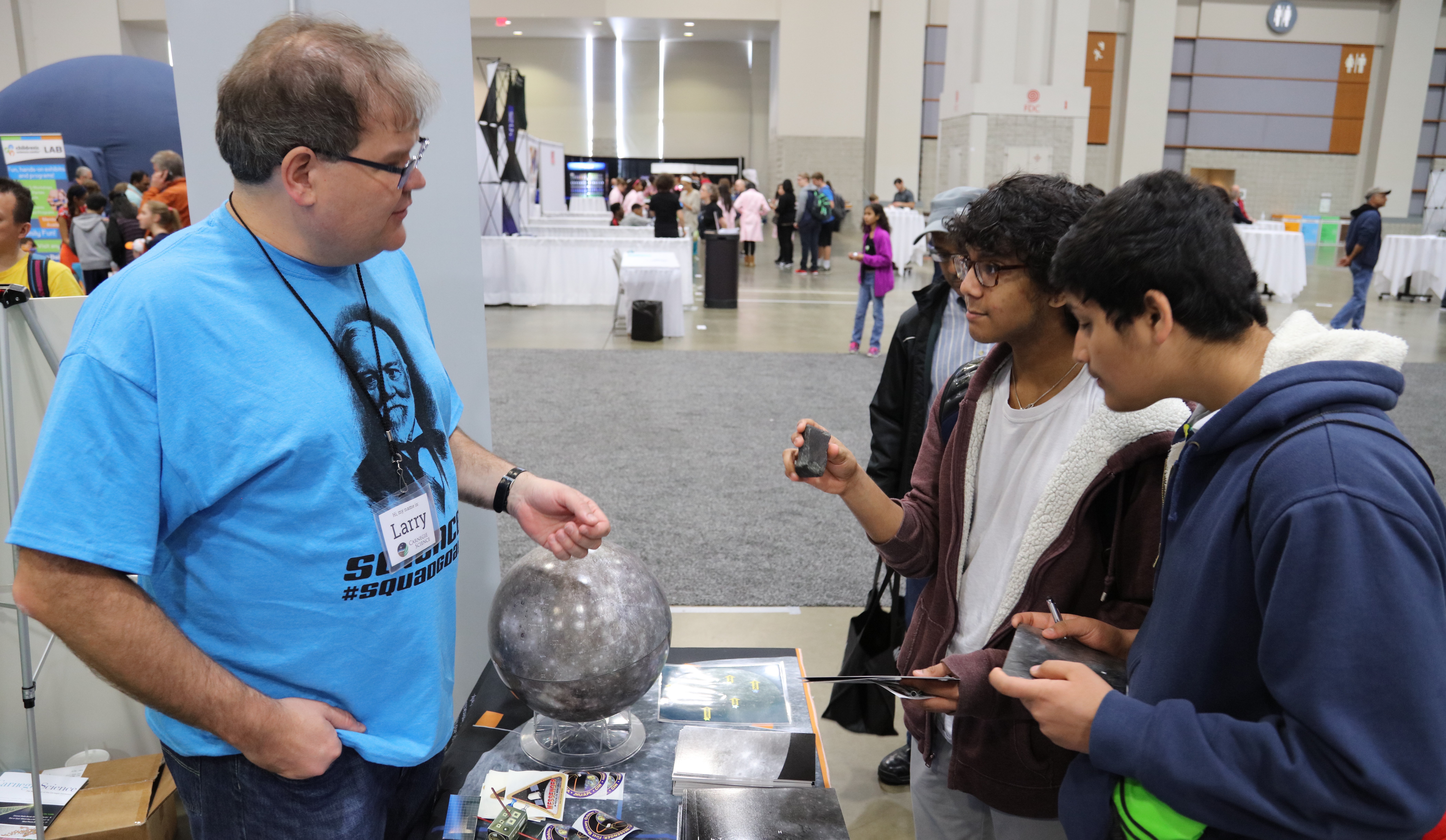 Larry Nittler teaches visitors about the MESSENGER mission at the 2016 Science and Engineering Festival. Credit: Carnegie Science