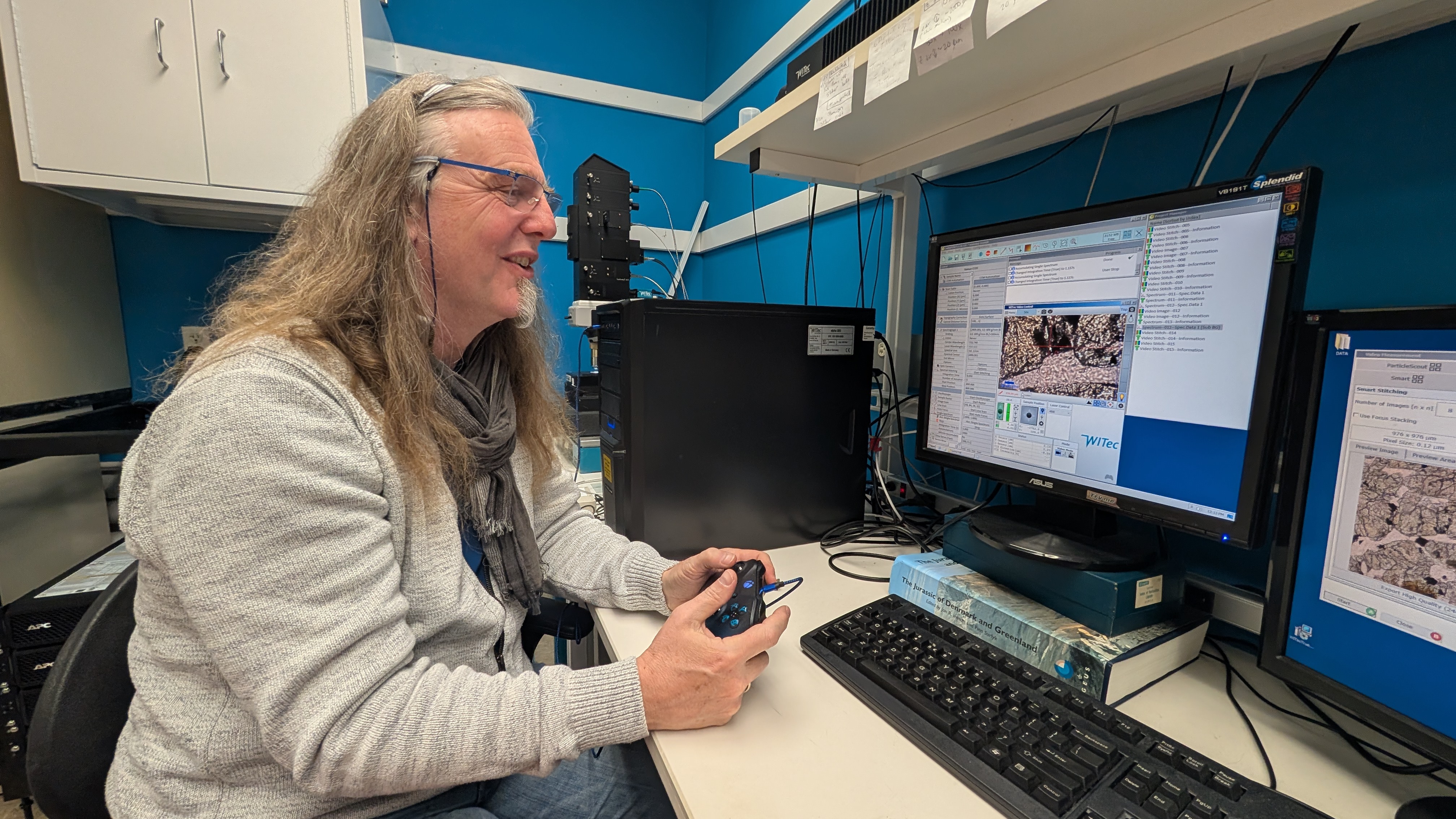 Steelie uses an Xbox controller to zoom in on a martian meteorite