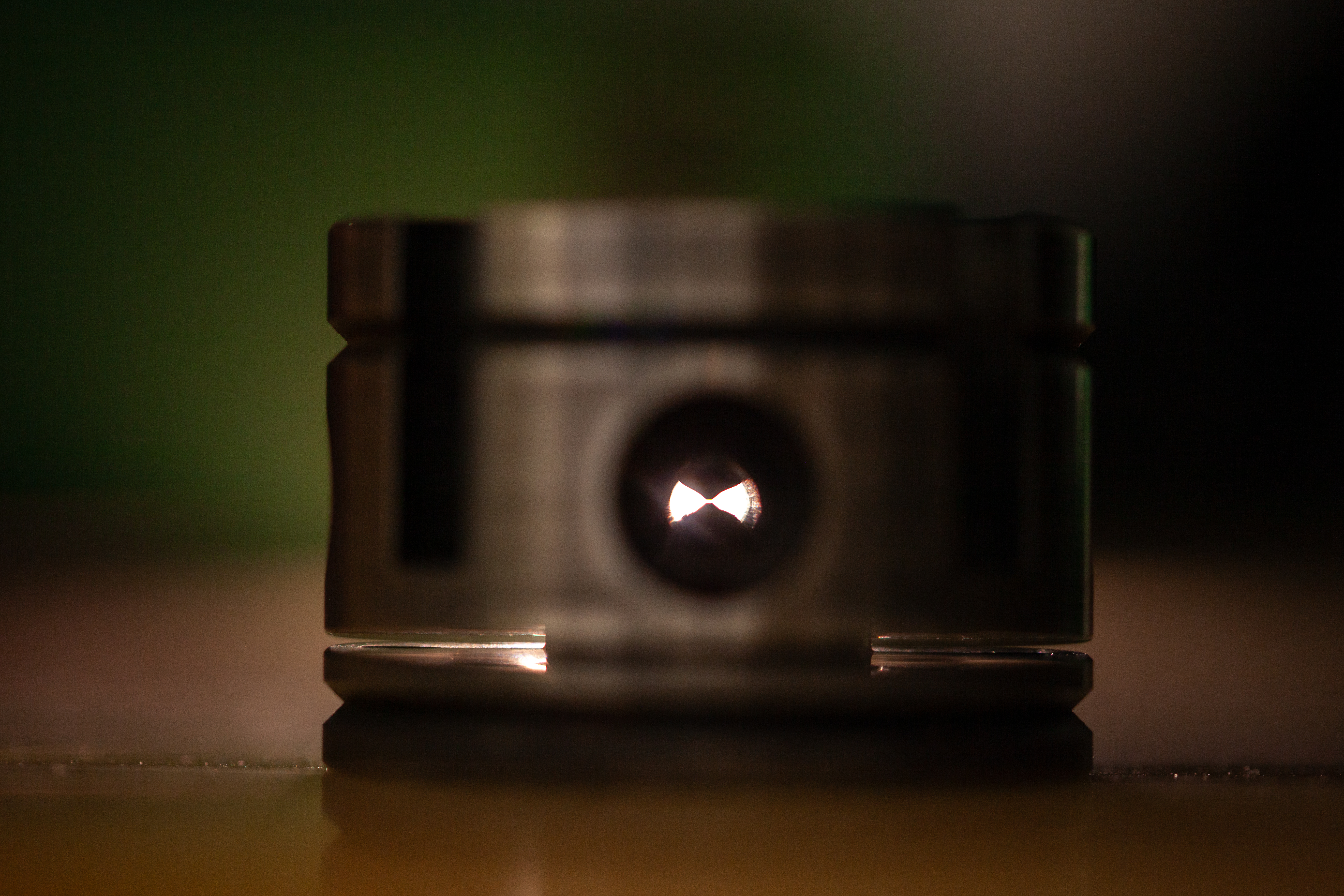 Diamond anvil cell at EPL by Katy Cain/Carnegie Science