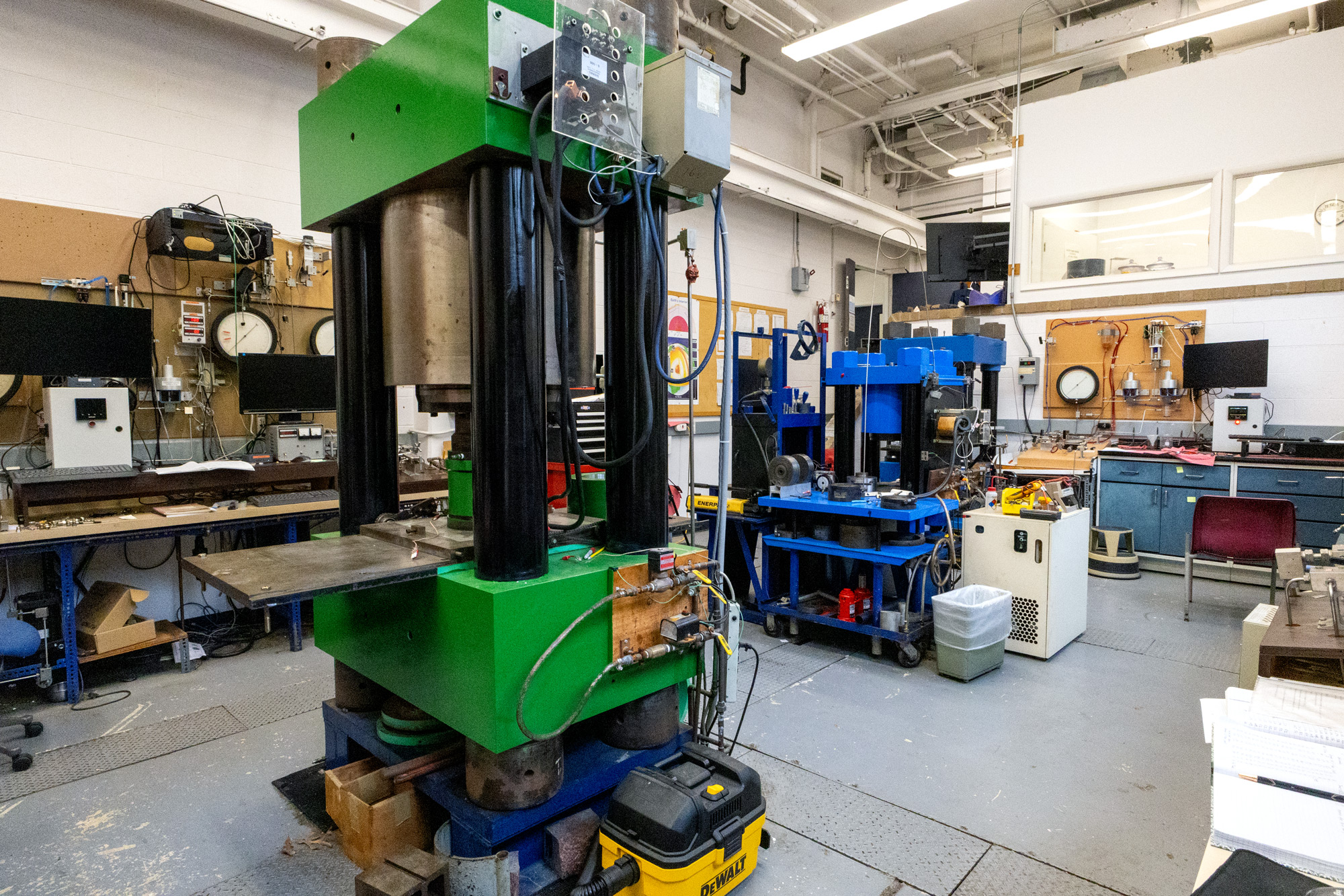 1,500-ton Walker-type multi-anvil press