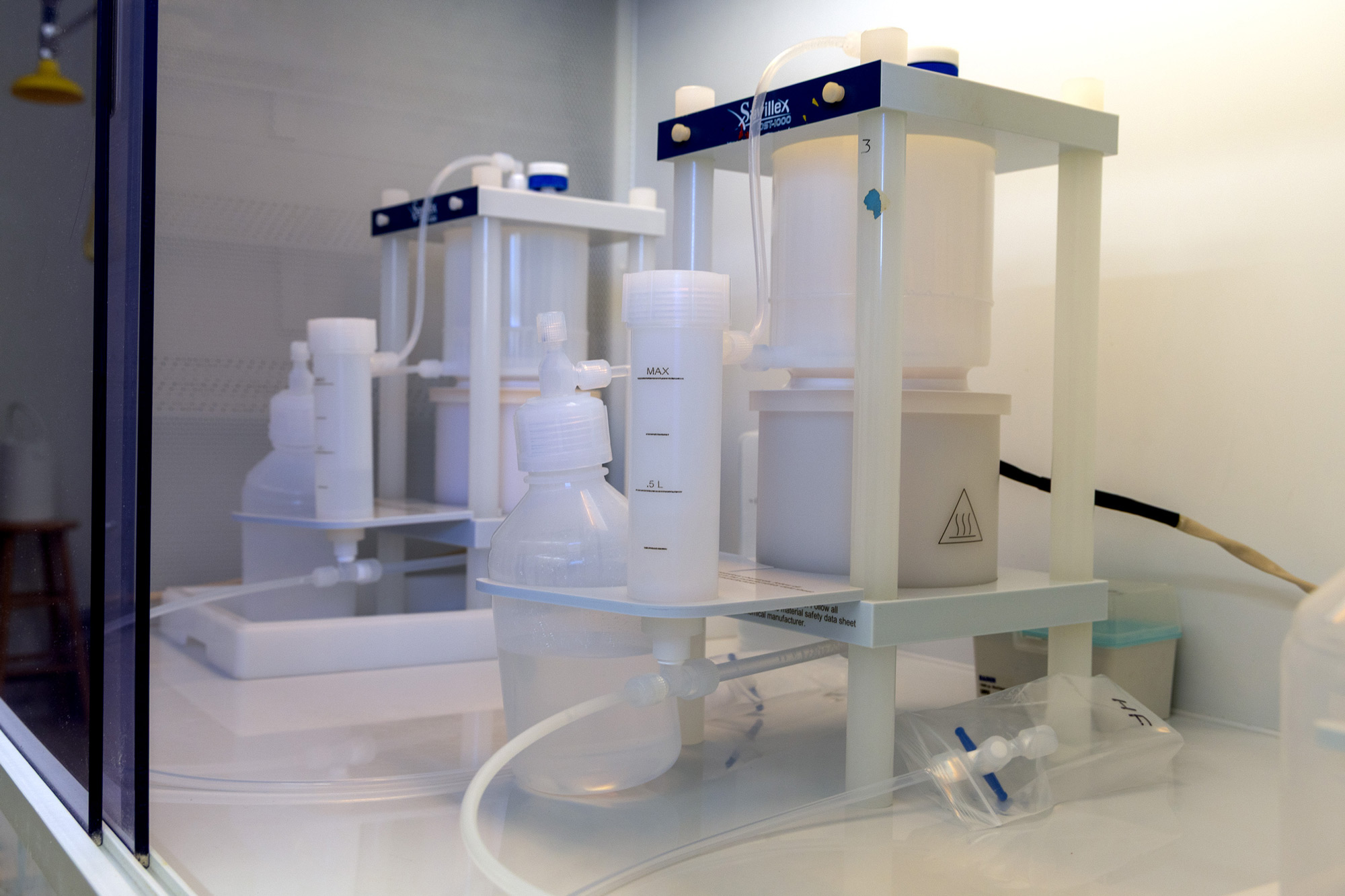 Ultrapure acid preparation