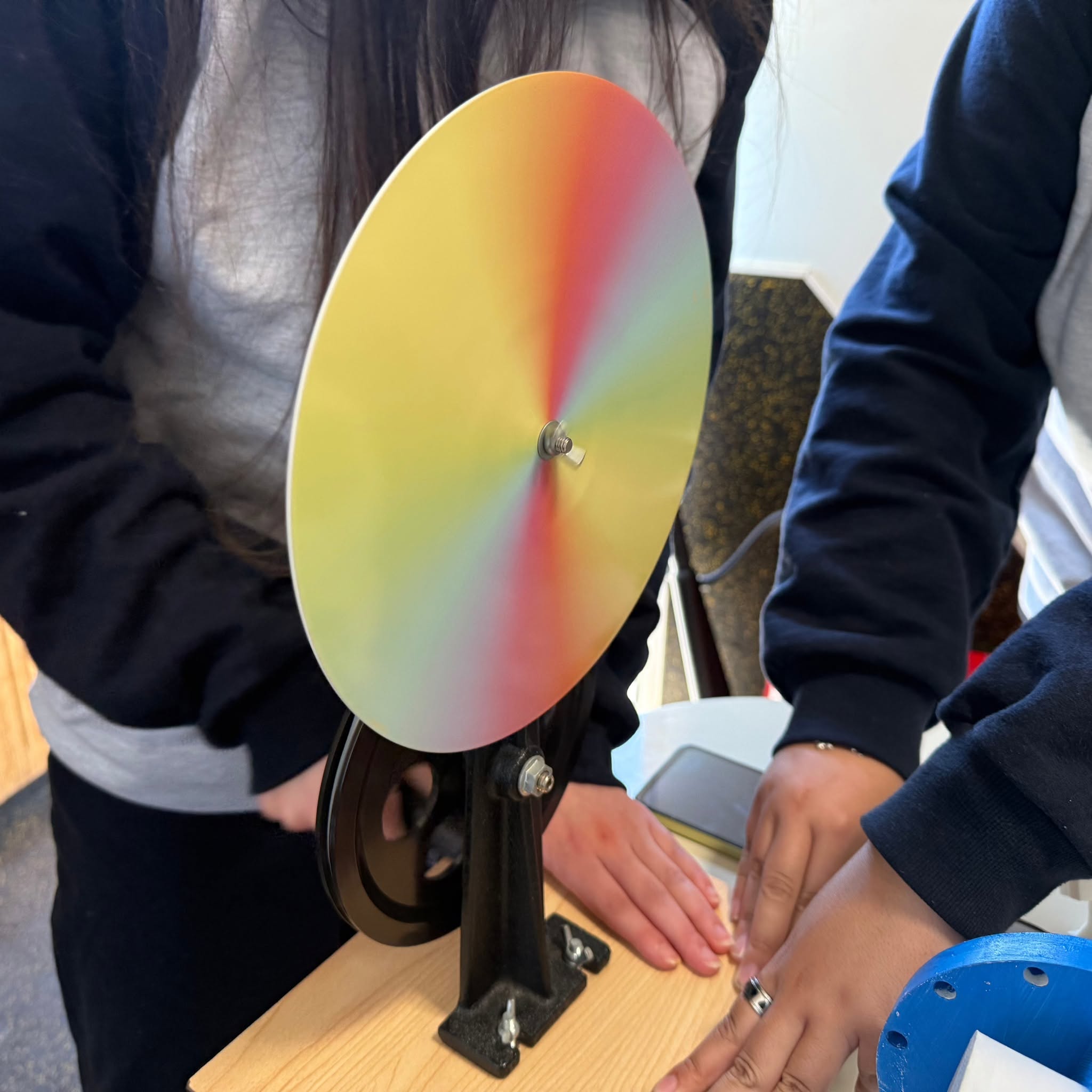 Learning about light during an LCO outreach event