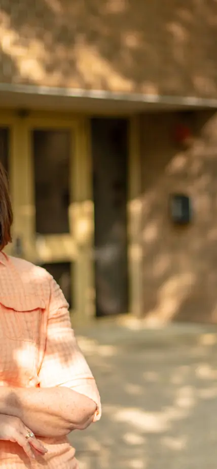 Weinberger Leaning in Shadow