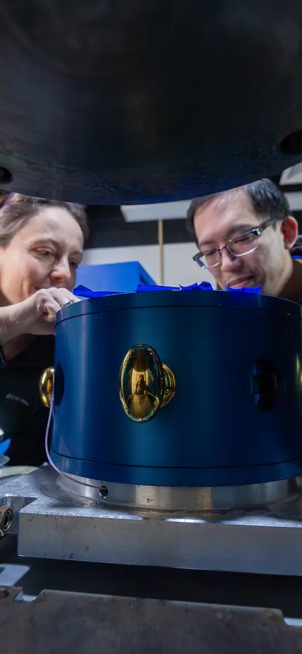 Pommier Inspects Press with Joseph and Javier