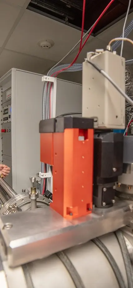 Julien Rojas loads a sample into the press