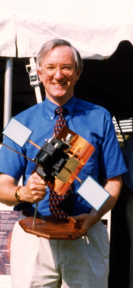Sean Solomon with a model of the MESSENGER craft, 1999. Credit: Carnegie Science
