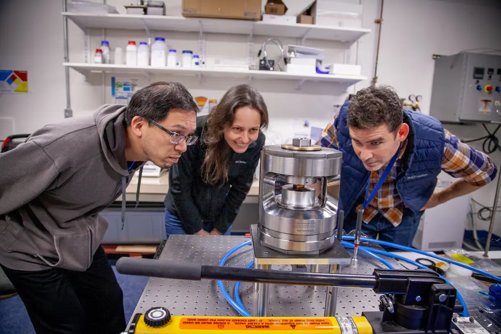 Laboratory Engineer Javier Rojas uses a plate of copper to test the recently acquired Paris-Edinburg press, which will allow researchers to simultaneously study seismic and electrical properties of rocks under high temperatures and pressures