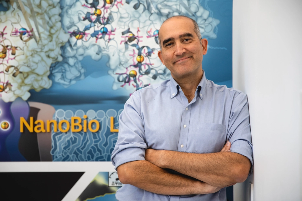 Moh El-Naggar outside his USC lab. Photo is courtesy of Olga Burymska/USC. 