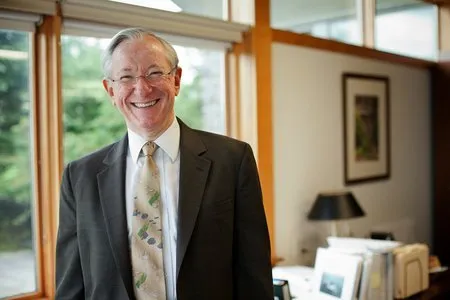 Sean Solomon in a suit and tie