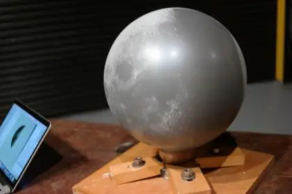 Moon globe