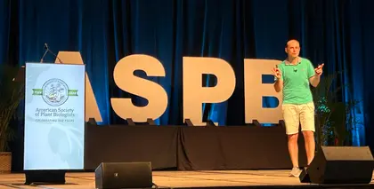 Adrien Burlacot presents at the ASPB annual meeting
