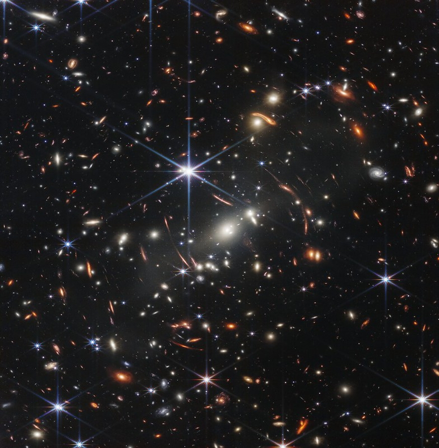 JWST Image of a foreground cluster gravitationally lensing background galaxies. Credits: NASA, ESA, CSA, and STScI
