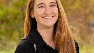 Julia Baer 2021 headshot