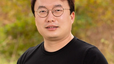 Liewei Yan 2021 headshot