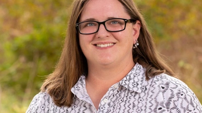 Monica Hensley 2021 headshot