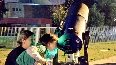  Neighborhood Astronomy Night participants get excited about stargazing. Image courtesy of Carnegie Institution for Science.