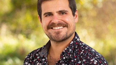 Navid Marvi headshot