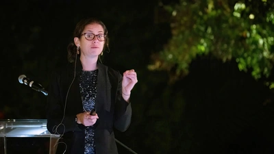 Johanna Teske presents to the Carnegie Science Board of Trustees