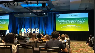 Adrien Burlacot presents at the ASPB annual meeting