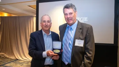 Carnegie Science President Eric Isaacs presents the Service to Science Award to Timothy Mock at the May 2024 Board of Trustees Dinner.