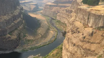 Palouse Falls State Park in Washington state presents an excellent exposure of lava flows of the Wanapum Basalt, the second-youngest formation of the Columbia River Basalt Group. (Photo credit: Jennifer Kasbohm).