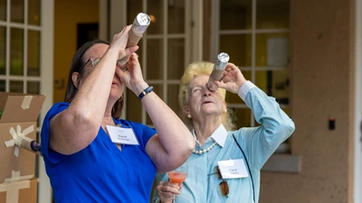 Make a spectrometer with an astronomer and experience light in a whole new way. 