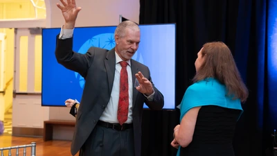 Bob Hazen talks to an event attendee after giving a presentation at a Carnegie Board of Trustees meeting.