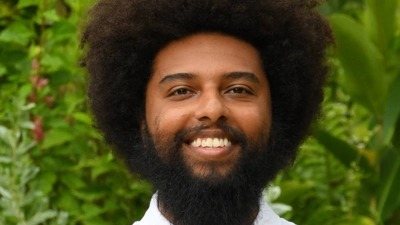 Evan_Nunez_Cravin Headshot
