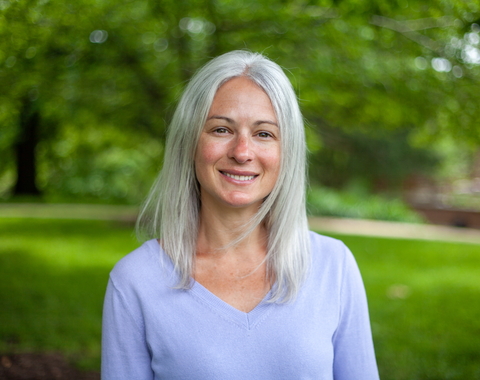 Anat shahar portrait, green background