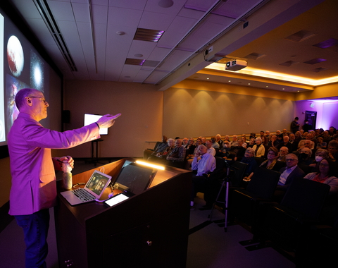 Phil Plait points to crowd