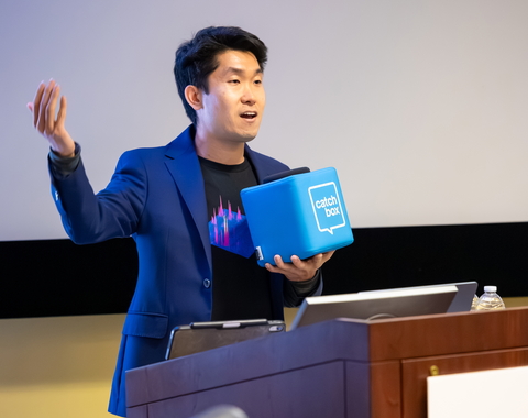 Mike Wong moderates Q&A at Neighborhood Lecture featuring NASA’s Caleb Scharf. In 2025, Wong and Scharf received a $5 million, five-year grant to develop A.I. tools for enhancing the search for signs of life on other planets.