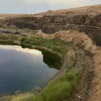 White ash between CRBG Wanapum Basalt flows. Courtesy Jennifer Kasbohm