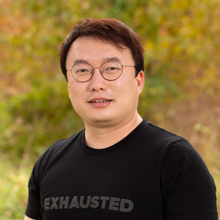 Liewei Yan 2021 headshot