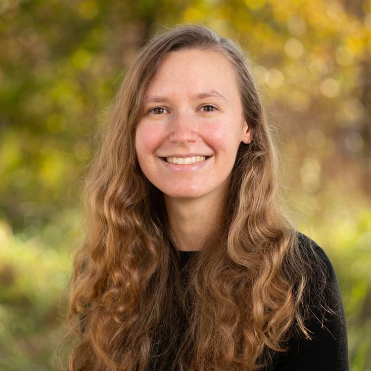 Sara Debic 2021 headshot