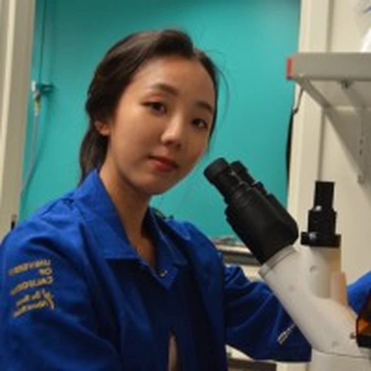 Jiwoon at a microscope. 