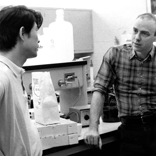 Donald Brown (right) with Carnegie fellow Tasuku Honjo (left) in the lab in the early 1970s.