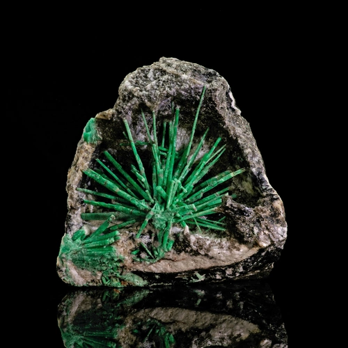 Beryl comes in many beautiful colors such as emerald—its common nameCredit: ARKENSTONE/Rob Lavinsky