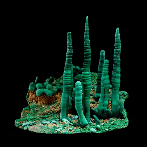 Malachite. Credit: ARKENSTONE/Rob Lavinsky.