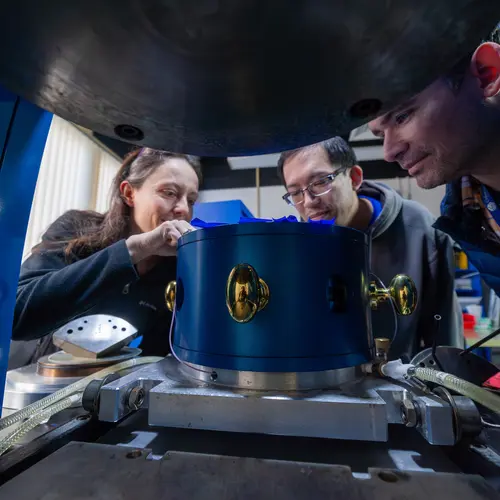 Pommier Inspects Press with Joseph and Javier
