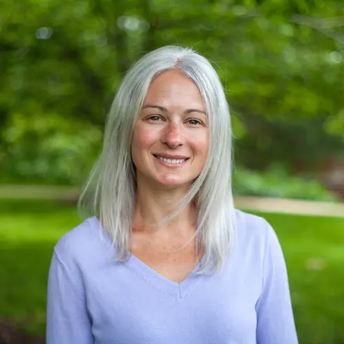 Anat shahar portrait, green background