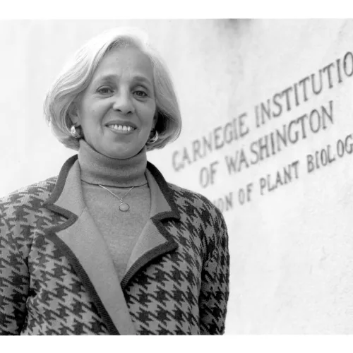 Maxine Singer visits Carnegie's former Department of Plant Biology