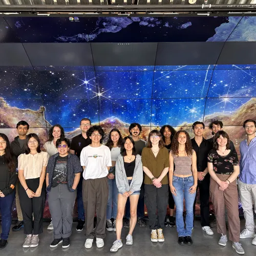 A group of students stands infront of vizlab