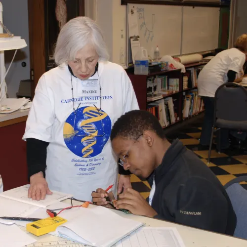 Singer teaches a student at Carnegie's First Light