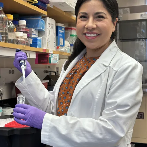 Karina Gutierrez Garcia in the lab with a pipette